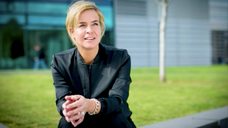 Zu Gast bei NRW-Wirtschaftsministerin Mona Neubaur (Foto: SAT.1 NRW)