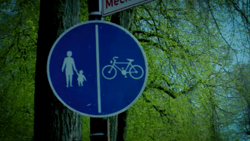 Radfahrer rammt Kinderwagen (Foto: SAT.1 NRW)