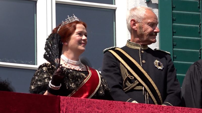 Royaler Besuch zur Einweihung von Beethoven-Denkmal (Foto: SAT.1 NRW)