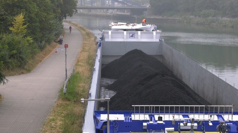 Schiff rammt Brücke (Foto: SAT.1 NRW)