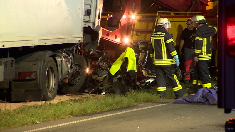 Tödlicher Autounfall (Foto: SAT.1 NRW)