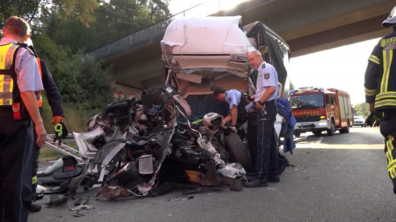 Tödlicher Unfall auf A30 (Foto: SAT.1 NRW)