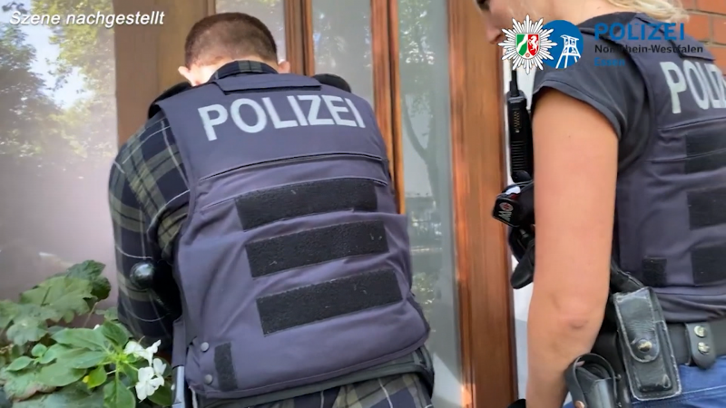 Razzia wegen Kinderpornografie (Foto: SAT.1 NRW)