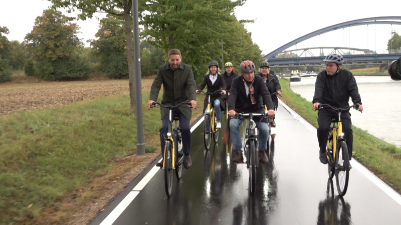 Minister weiht Radweg in Münster ein (Foto: SAT.1 NRW)