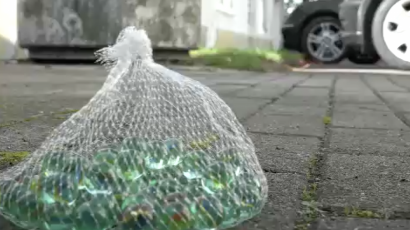 Unbekannte beschießen Häuser mit Murmeln (Foto: SAT.1 NRW)