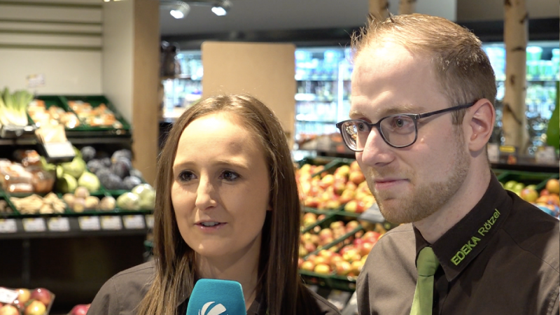 Hochzeit im Supermarkt (Foto: SAT.1 NRW)