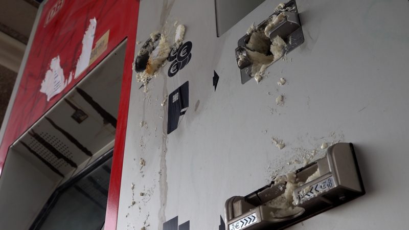 Klimaaktivisten zerstören Ticketautomaten (Foto: SAT.1 NRW)