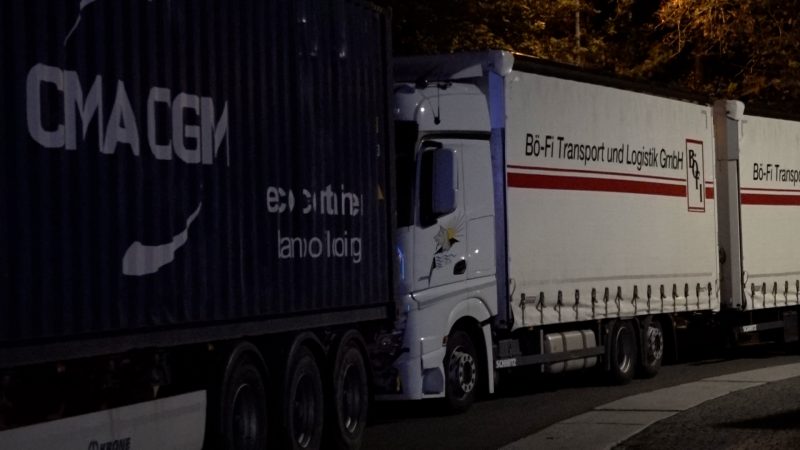 LKW-Chaos an Raststätten (Foto: SAT.1 NRW)