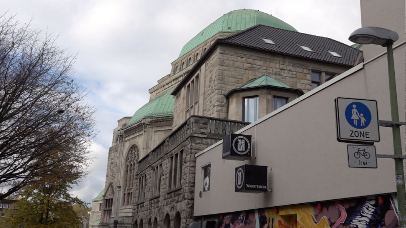 Leutheusser-Schnarrenberger besucht alte Synagoge (Foto: SAT.1 NRW)