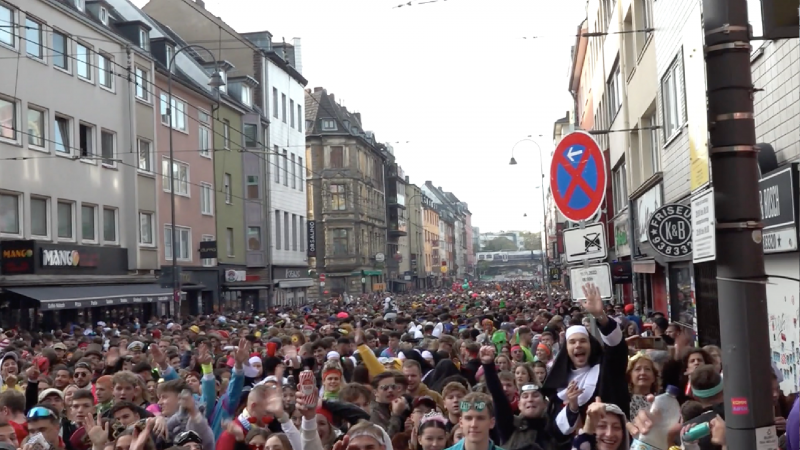 Chaos im Kölner Karneval (Foto: SAT.1 NRW)
