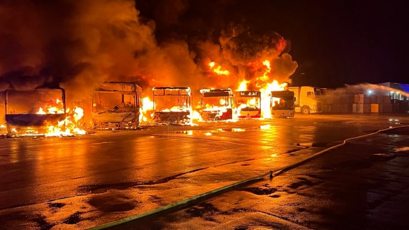 Feuerinferno in Velbert (Foto: SAT.1 NRW)