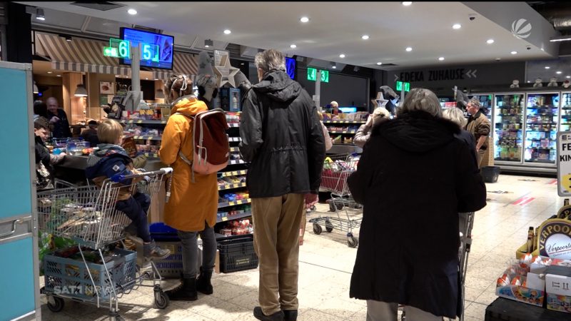 Weihnachtsendspurt im Supermarkt (Foto: SAT.1 NRW)