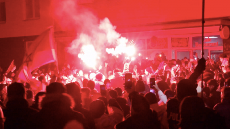 Marokkaner feiern Halbfinaleinzug (Foto: SAT.1 NRW)