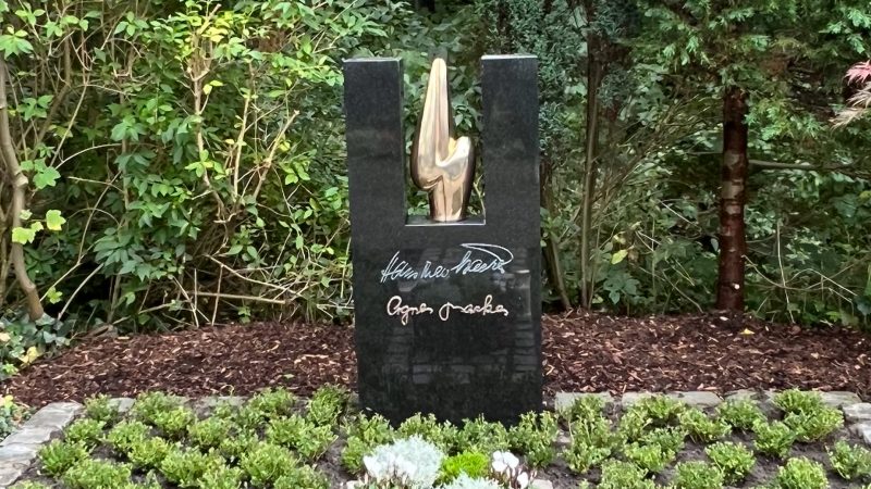 Diebe stehlen Skulptur von Grab (Foto: SAT.1 NRW)