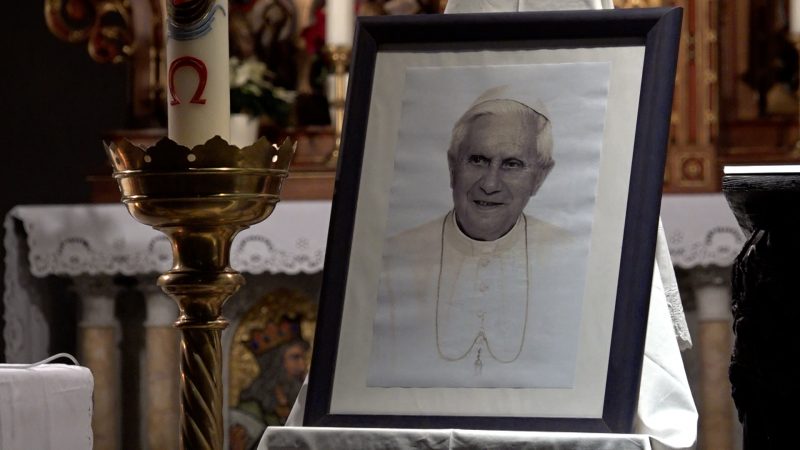 Gedenkmesse für Papst Benedikt (Foto: SAT.1 NRW)