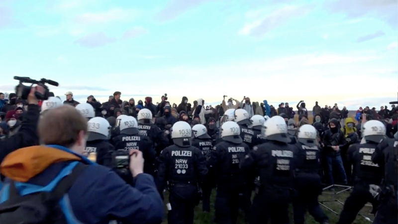 Politiker kritisieren Demonstranten (Foto: SAT.1 NRW)