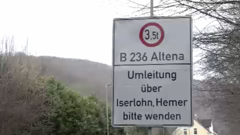 Umleitung an Brücke: Über 200 Schilder aufgestellt (Foto: SAT.1 NRW)