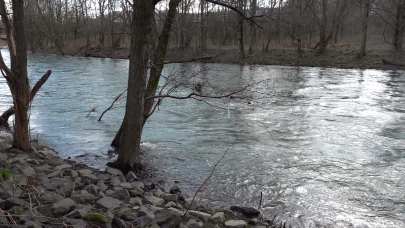 Einbrecher springt in Fluss und treibt ab (Foto: SAT.1 NRW)