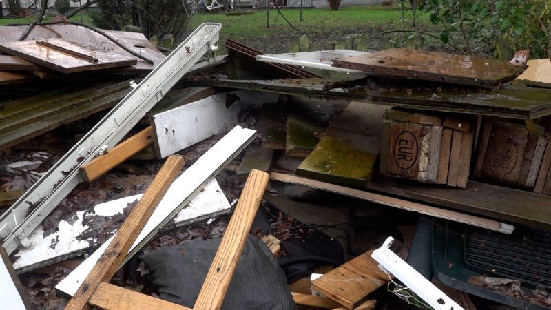 Müllkippe im Innenhof (Foto: SAT.1 NRW)