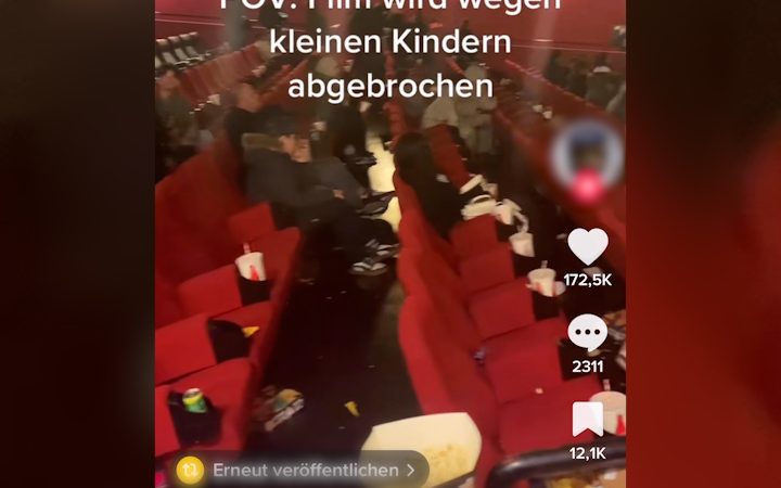 Jugendliche randalieren in Kino wegen TikTok-Trend (Foto: SAT.1 NRW)