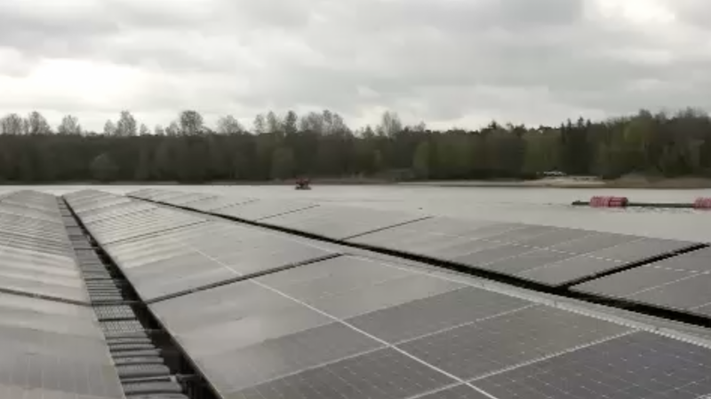 Solarkraftwerk auf Silbersee liefert viel Energie (Foto: SAT.1 NRW)