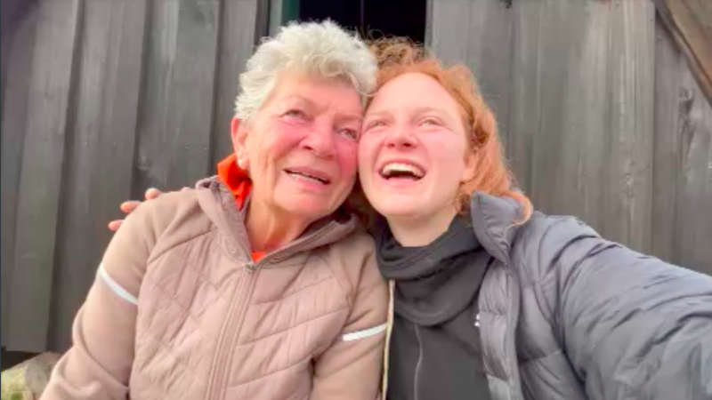 Oma und Enkelin besteigen Kilimandscharo (Foto: SAT.1 NRW)