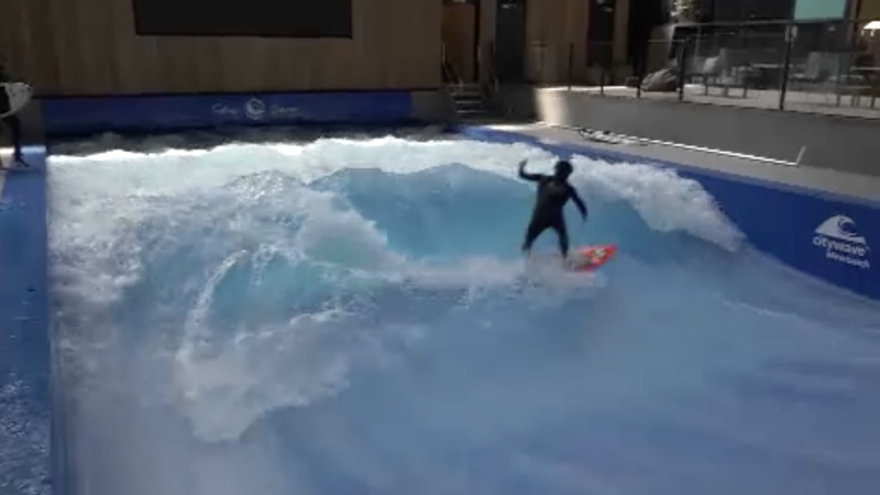 Mega Surfhalle eröffnet (Foto: SAT.1 NRW)