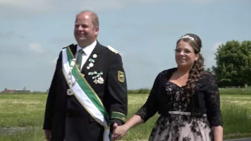 Überraschung bei Schützenmesse: Hochzeit statt Krönung! (Foto: SAT.1 NRW)