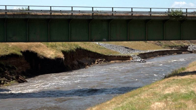 Einsturzgefahr! Bleibt die Emscher Brücke nach dem Unwetter stabil? (Foto: SAT.1 NRW)