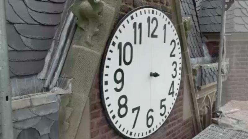 Unbekannte klauen Uhrzeiger von Kirchturm (Foto: SAT.1 NRW)