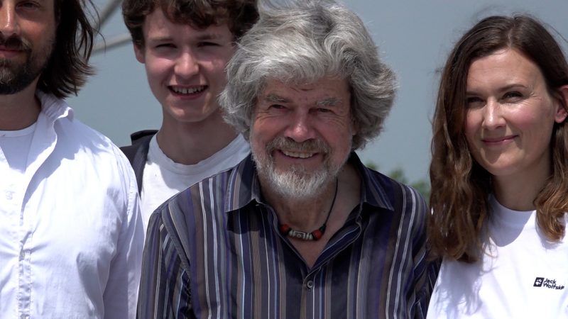 Reinhold Messner auf Haldenwanderung (Foto: SAT.1 NRW)