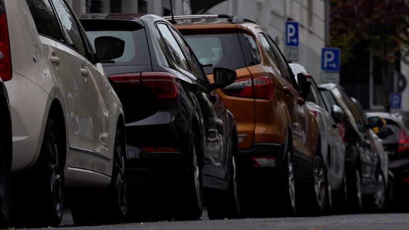 Düsseldorf plant drastische Preiserhöhung für Anwohnerparkausweise (Foto: SAT.1 NRW)