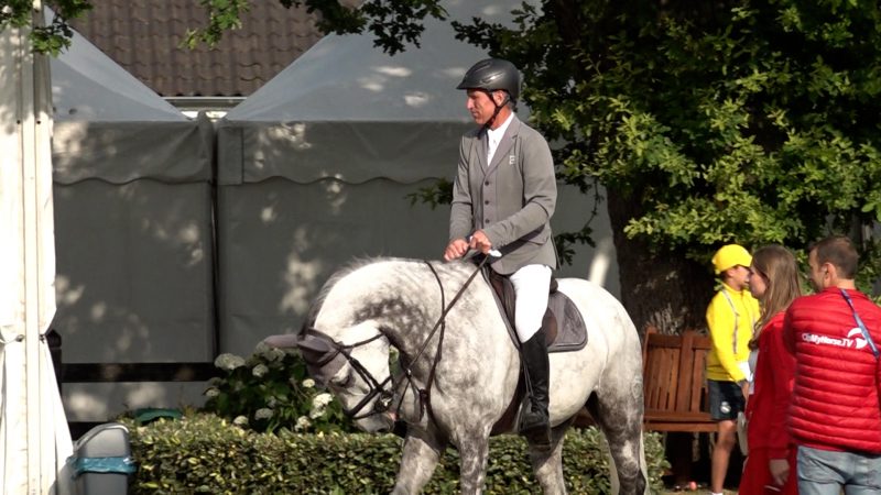 Emotionaler Abschied von einer Reiter-Legende (Foto: SAT.1 NRW)