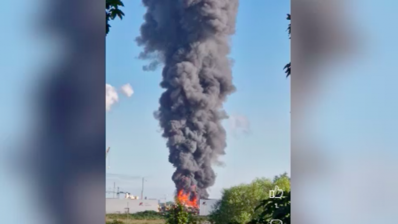 Brand auf Schrottinsel (Foto: SAT.1 NRW)