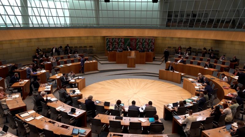 Landtag diskutiert über Flüchtlingspolitik (Foto: SAT.1 NRW)