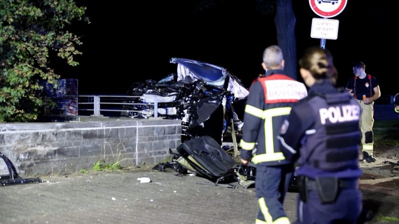 Tödlicher Unfall: Jugendlicher crasht Mietwagen (Foto: SAT.1 NRW)