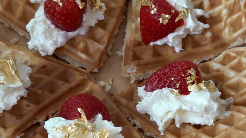 Luxus Genuss in Düsseldorf: Goldene Waffeln und 3D-gedrucktes Fleisch (Foto: SAT.1 NRW)