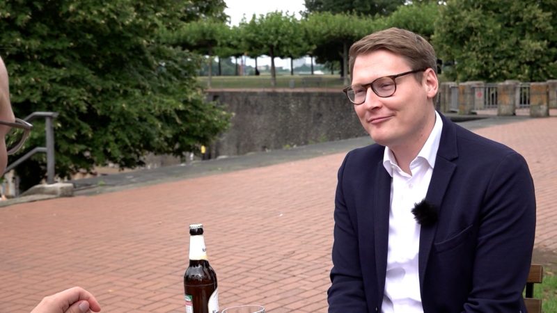 Interview mit Generalsekretär Moritz Körner (Foto: SAT.1 NRW)