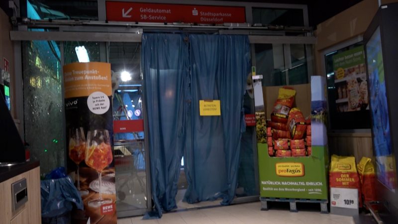 Geldautomat in Supermarkt gesprengt (Foto: SAT.1 NRW)