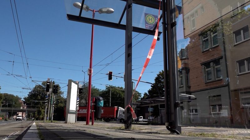 Zerstörungswut an Bushaltestelle (Foto: SAT.1 NRW)