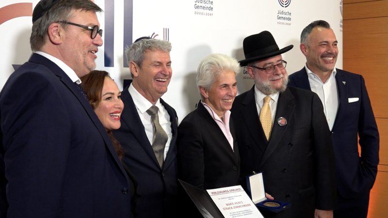 Strack-Zimmermann erhält Medaille für ihren Einsatz gegen Antisemitismus (Foto: SAT.1 NRW)