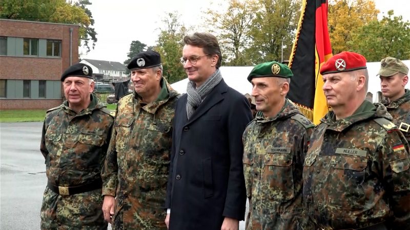 Wüst hält Rede beim Heimatschutzregiment (Foto: SAT.1 NRW)