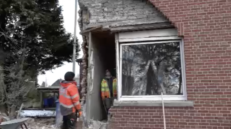 Lkw fährt in Hauswand (Foto: SAT.1 NRW)