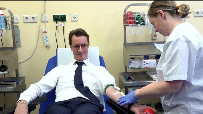 NRW Ministerpräsident spendet Blut (Foto: SAT.1 NRW)