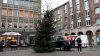 Weihnachtsbaum in Neuss nur halb geschmückt (Foto: SAT.1 NRW)