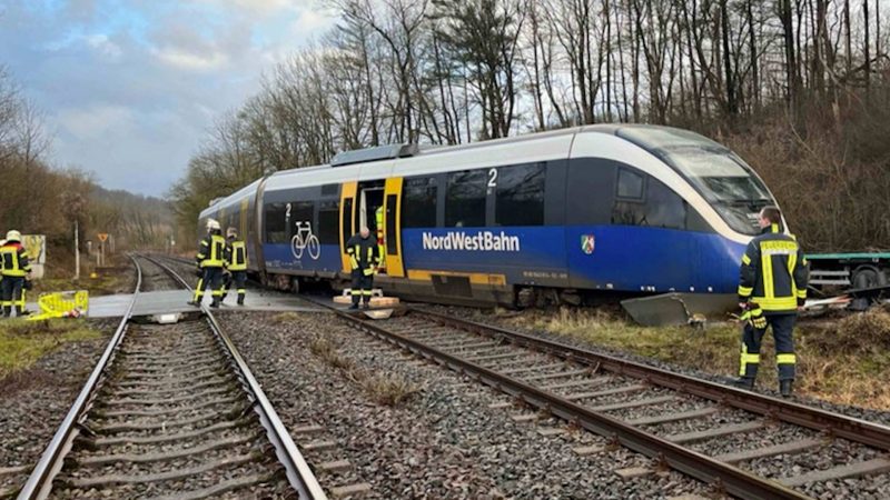 Zug durch Sturm entgleist (Foto: SAT.1 NRW)