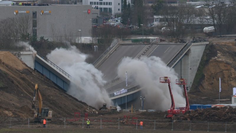 Haarbachtalbrücke gesprengt (Foto: SAT.1 NRW)