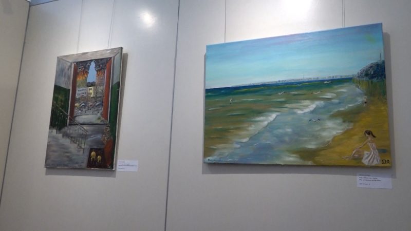 Kunstausstellung zeigt Kriegsspuren in Mariupol (Foto: SAT.1 NRW)