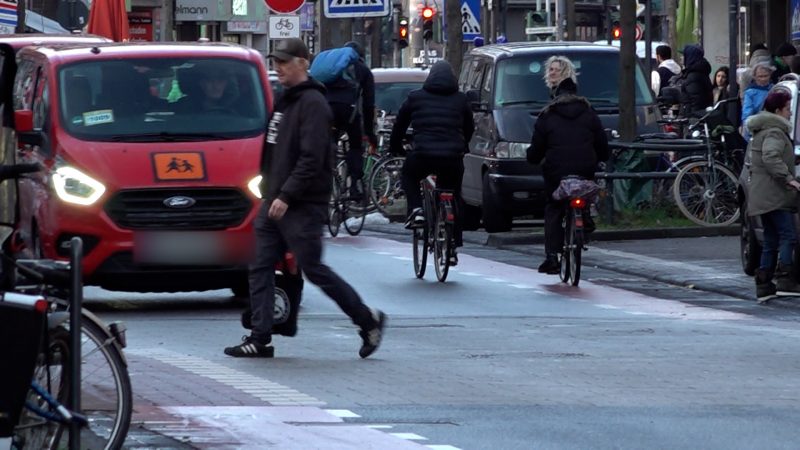 Weiter Verkehrsversuche in der Venloer Straße? (Foto: SAT.1 NRW)