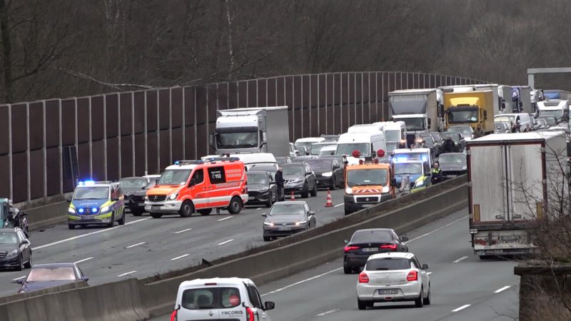 Massenkarambolage auf der A1 bei Remscheid (Foto: SAT.1 NRW)